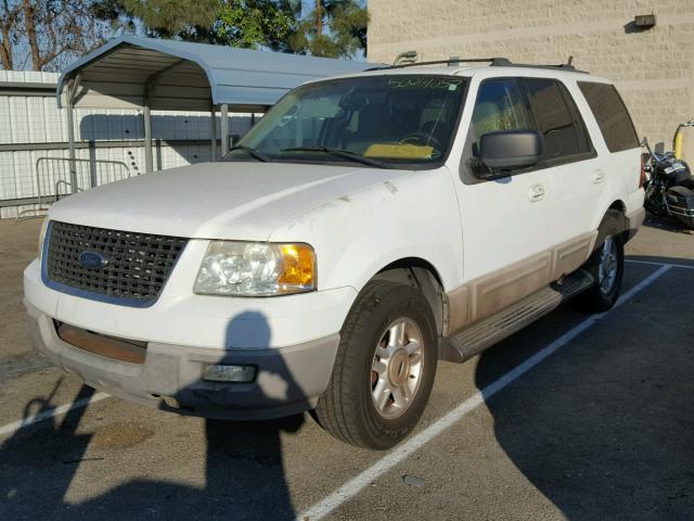 1FMRU15W73LB77125 - 2003 FORD EXPEDITION WHITE photo 2