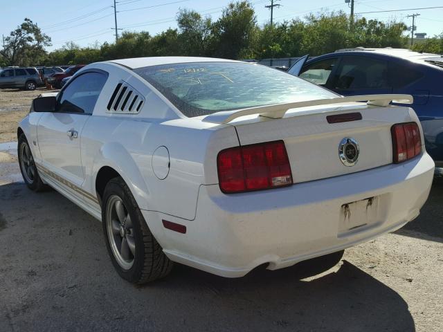 1ZVFT82H365159381 - 2006 FORD MUSTANG GT WHITE photo 3