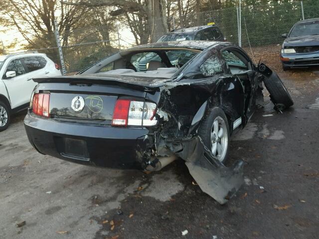 1ZVHT80N485102515 - 2008 FORD MUSTANG BLACK photo 4