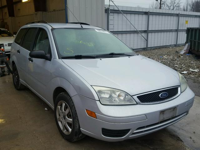 1FAFP36N65W286327 - 2005 FORD FOCUS ZXW SILVER photo 1