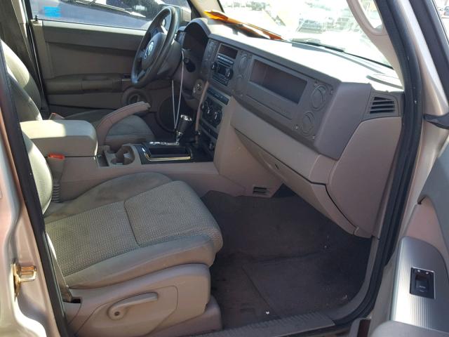 1J8HH48K77C599666 - 2007 JEEP COMMANDER TAN photo 5