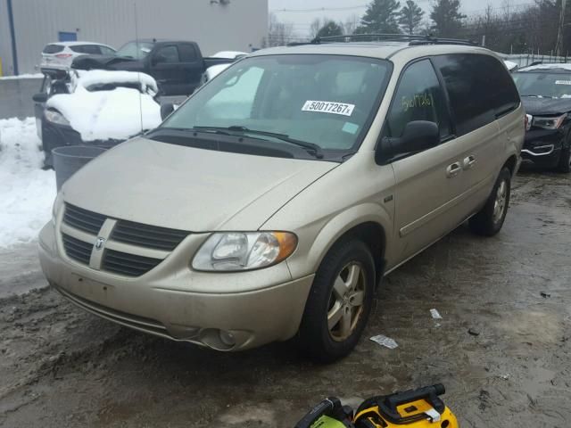 2D4GP44L55R382791 - 2005 DODGE GRAND CARA BEIGE photo 2