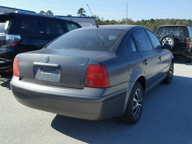 WVWPD63B1XE454287 - 1999 VOLKSWAGEN PASSAT GLX GRAY photo 4