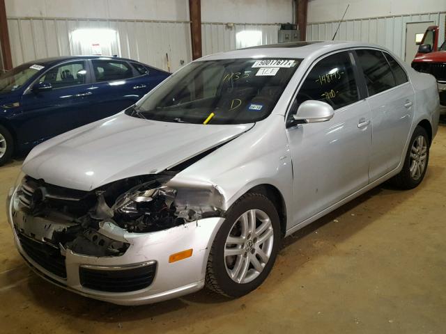 3VWEF71K77M171135 - 2007 VOLKSWAGEN JETTA WOLF SILVER photo 2