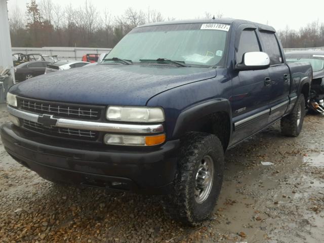 1GCGK13U22F202190 - 2002 CHEVROLET SILVERADO BLUE photo 2