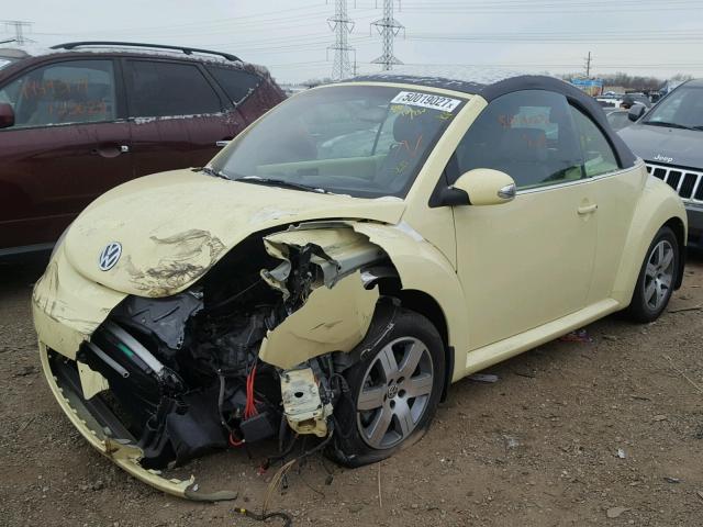 3VWRF31Y46M331436 - 2006 VOLKSWAGEN NEW BEETLE YELLOW photo 2