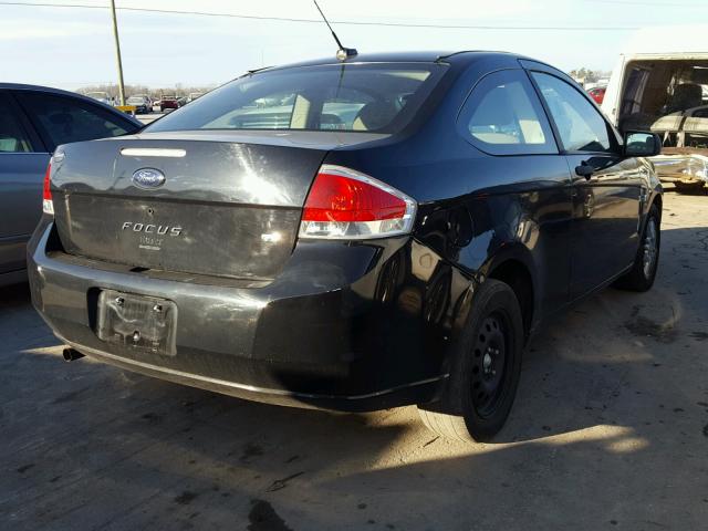 1FAHP33N58W132497 - 2008 FORD FOCUS SE BLACK photo 4