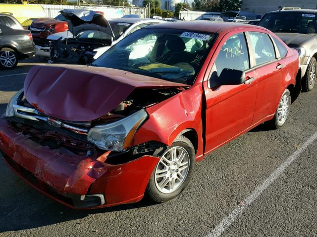 1FAHP35N39W261157 - 2009 FORD FOCUS SE RED photo 2