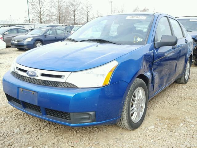 1FAHP3FN8AW279737 - 2010 FORD FOCUS SE BLUE photo 2