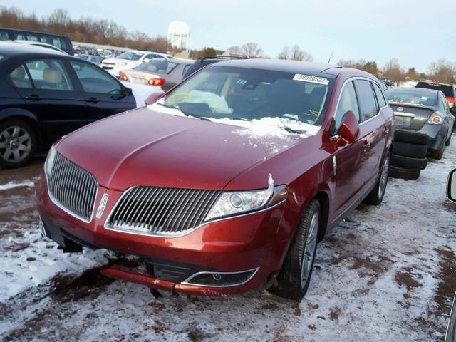 2LMHJ5AT6DBL50145 - 2013 LINCOLN MKT RED photo 2