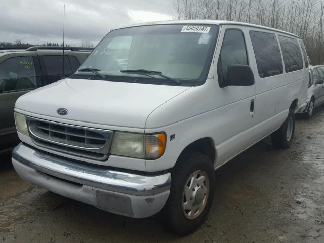 1FBSS31S72HB52399 - 2002 FORD ECONOLINE WHITE photo 2