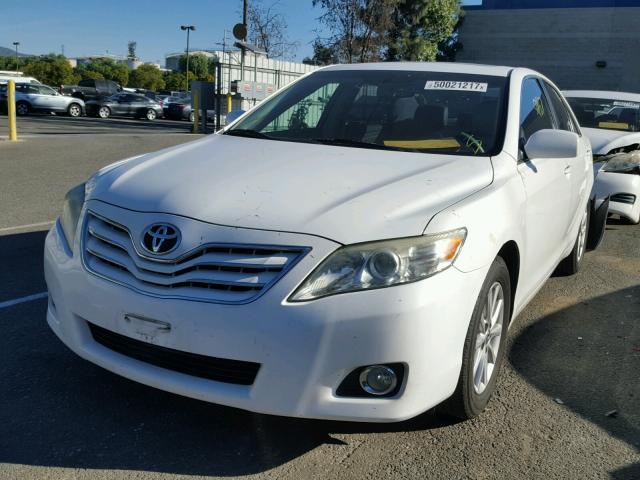 4T1BF3EK5BU632924 - 2011 TOYOTA CAMRY BASE WHITE photo 2