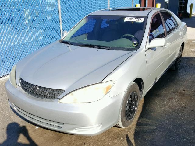 4T1BE32K92U593276 - 2002 TOYOTA CAMRY LE SILVER photo 2