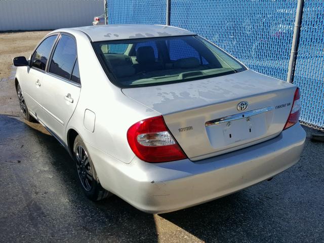 4T1BE32K92U593276 - 2002 TOYOTA CAMRY LE ვერცხლისფერი ფოტო 3