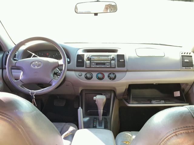 4T1BE32K92U593276 - 2002 TOYOTA CAMRY LE ვერცხლისფერი ფოტო 9