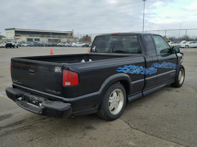 1GCCS1958Y8302970 - 2000 CHEVROLET S TRUCK S1 BLACK photo 4