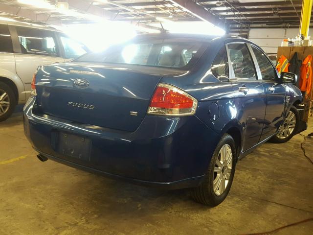 1FAHP35NX8W184916 - 2008 FORD FOCUS SE BLUE photo 4