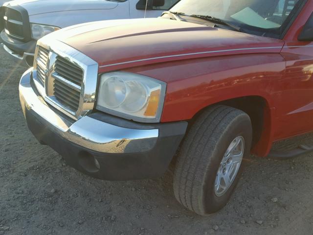 1D7HE42K95S289424 - 2005 DODGE DAKOTA SLT RED photo 9