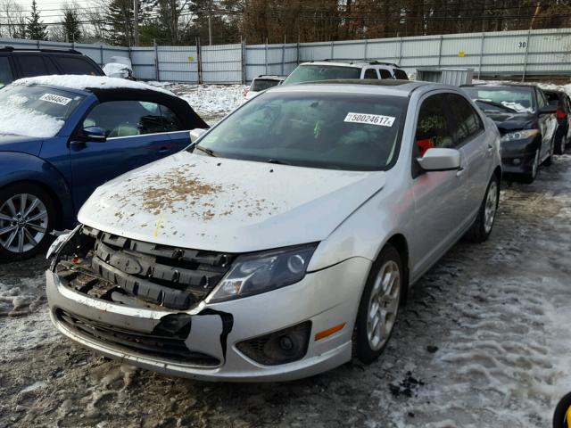 3FAHP0HA0BR339913 - 2011 FORD FUSION SE SILVER photo 2