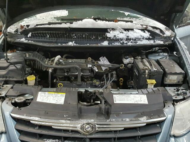 2C4GP44R95R161163 - 2005 CHRYSLER TOWN & COU BLUE photo 7