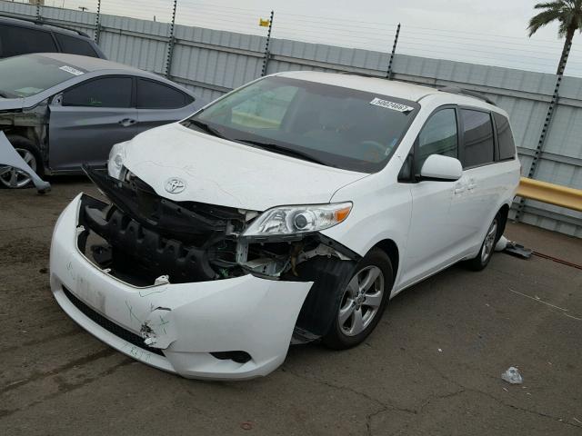 5TDKK3DC6DS310519 - 2013 TOYOTA SIENNA LE WHITE photo 2