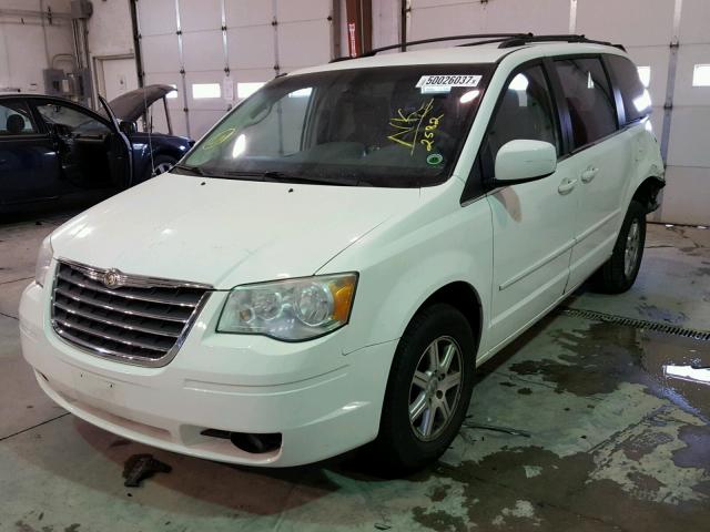 2A8HR54PX8R762582 - 2008 CHRYSLER TOWN & COU WHITE photo 2