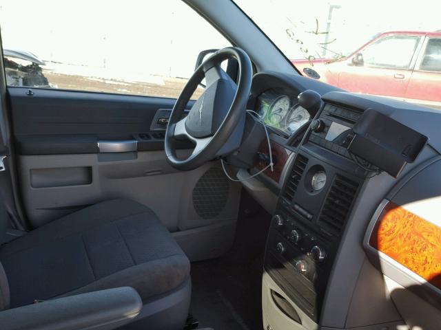 2A8HR54PX8R762582 - 2008 CHRYSLER TOWN & COU WHITE photo 5