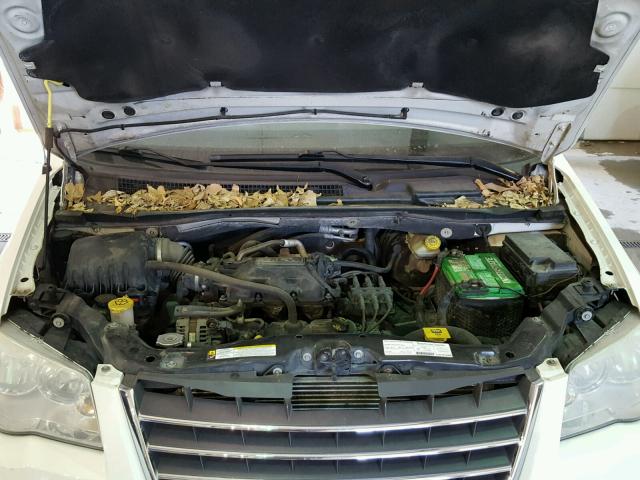 2A8HR54PX8R762582 - 2008 CHRYSLER TOWN & COU WHITE photo 7