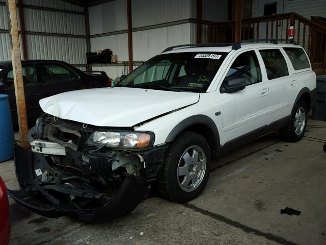 YV1SZ59H441164785 - 2004 VOLVO XC70 WHITE photo 2