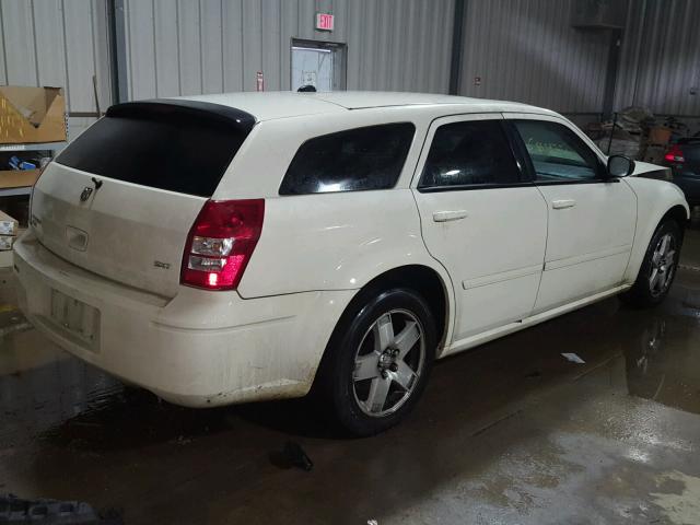 2D4GZ48V45H557740 - 2005 DODGE MAGNUM SXT WHITE photo 4