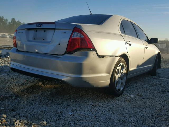 3FAHP0HA3AR333165 - 2010 FORD FUSION SE SILVER photo 4