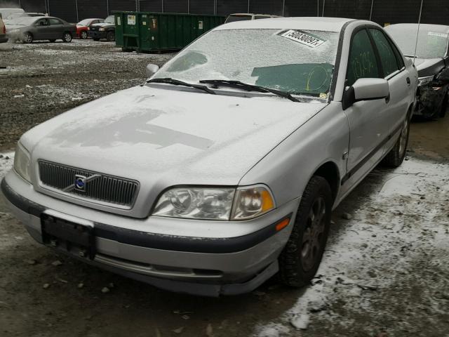 YV1VS2559YF534200 - 2000 VOLVO S40 SILVER photo 2