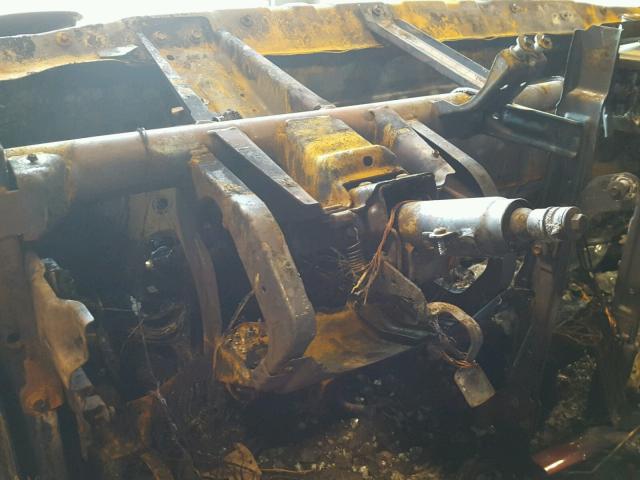 2V4RW3DG0BR637418 - 2011 VOLKSWAGEN ROUTAN SE MAROON photo 8