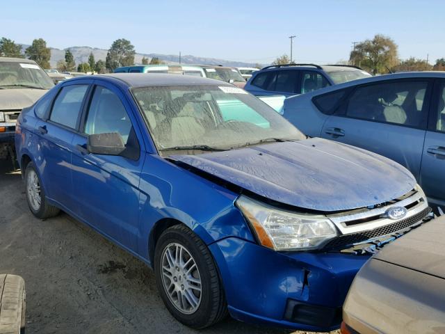 1FAHP3FN9AW257455 - 2010 FORD FOCUS SE BLUE photo 1