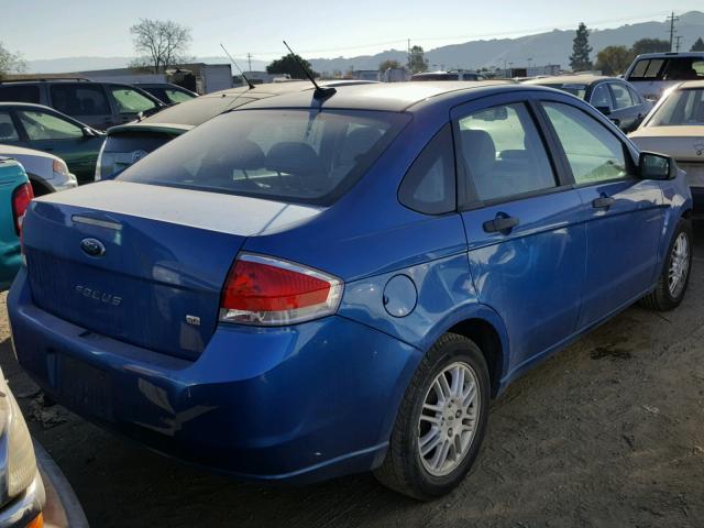 1FAHP3FN9AW257455 - 2010 FORD FOCUS SE BLUE photo 4