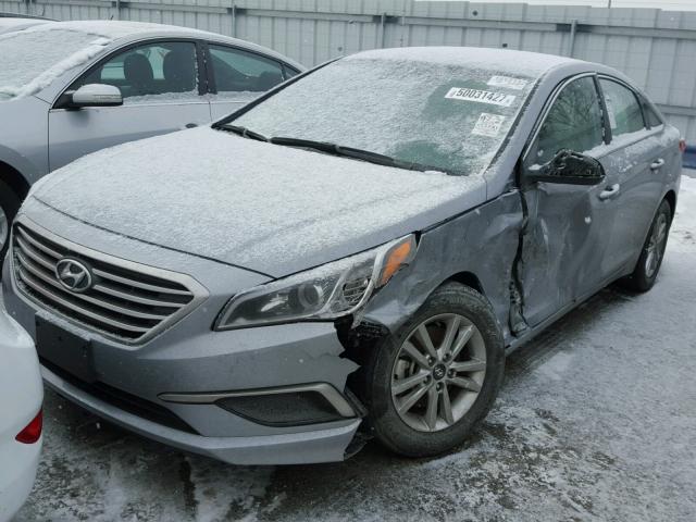 5NPE24AF8HH546649 - 2017 HYUNDAI SONATA SE SILVER photo 2