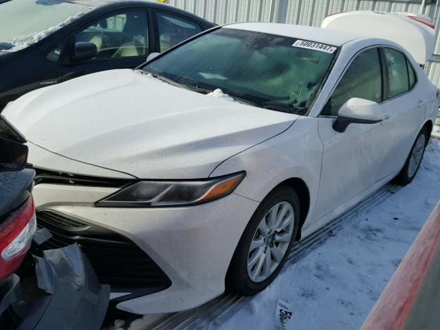 4T1B11HK3JU503304 - 2018 TOYOTA CAMRY L 白色 照片 2