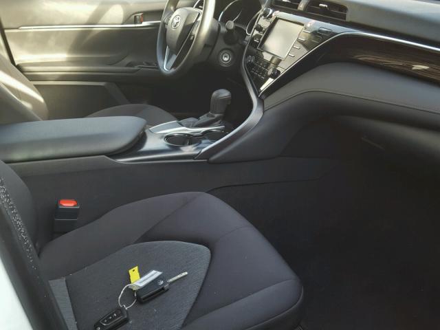 4T1B11HK3JU503304 - 2018 TOYOTA CAMRY L 白色 照片 5