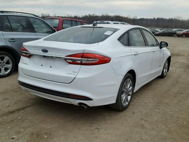 3FA6P0LU0HR385274 - 2017 FORD FUSION SE WHITE photo 4