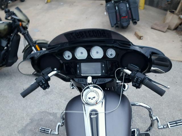 1HD1KRC13HB689988 - 2017 HARLEY-DAVIDSON FLHXS STRE GRAY photo 5