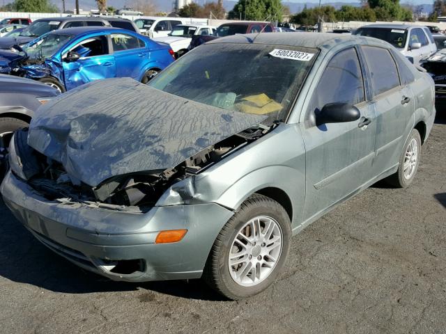 1FAFP34N45W115014 - 2005 FORD FOCUS ZX4 GREEN photo 2