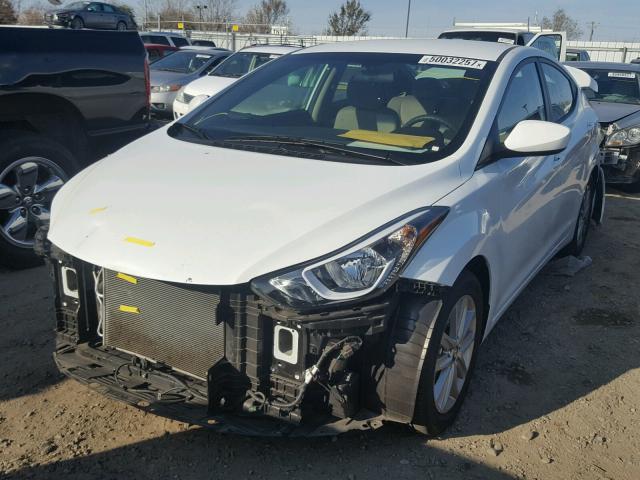 5NPDH4AE9GH779908 - 2016 HYUNDAI ELANTRA SE WHITE photo 2