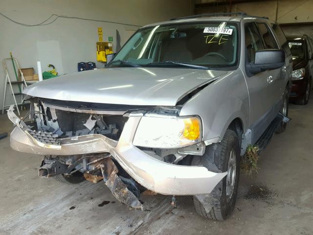 1FMRU15W44LB22598 - 2004 FORD EXPEDITION SILVER photo 2