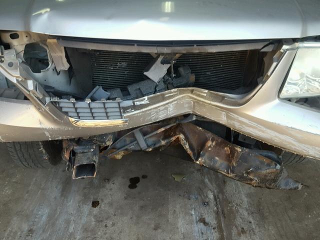 1FMRU15W44LB22598 - 2004 FORD EXPEDITION SILVER photo 9