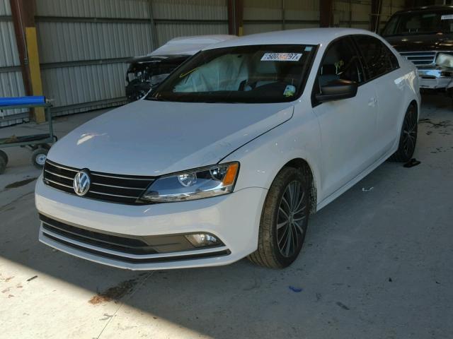 3VWD17AJ6GM355564 - 2016 VOLKSWAGEN JETTA SPOR WHITE photo 2