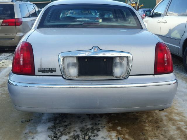 1LNHM81W9YY935356 - 2000 LINCOLN TOWN CAR E SILVER photo 9