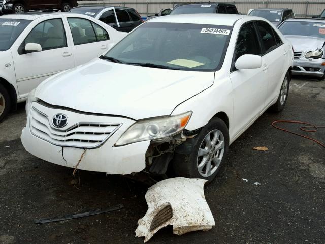 4T1BF3EK3BU673214 - 2011 TOYOTA CAMRY BASE WHITE photo 2