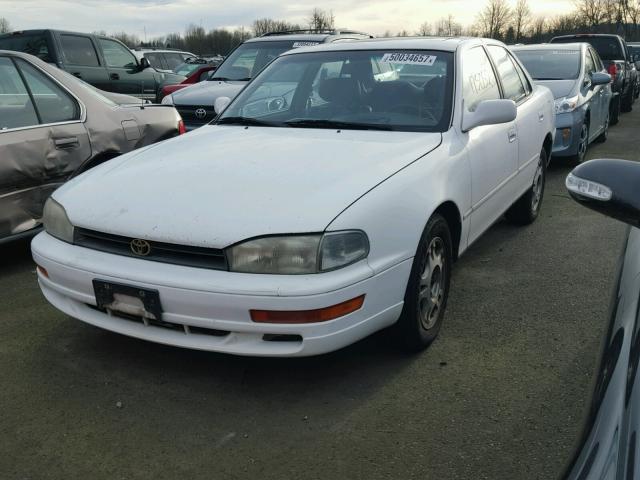 JT2VK13E1N0061967 - 1992 TOYOTA CAMRY XLE WHITE photo 2