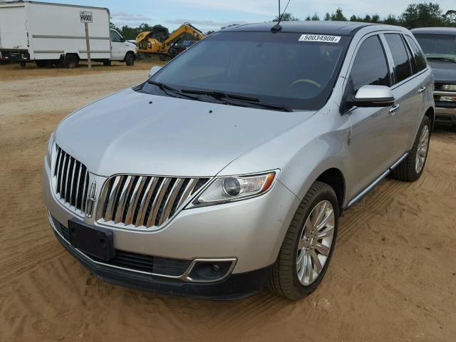 2LMDJ6JK8CBL06030 - 2012 LINCOLN MKX SILVER photo 2
