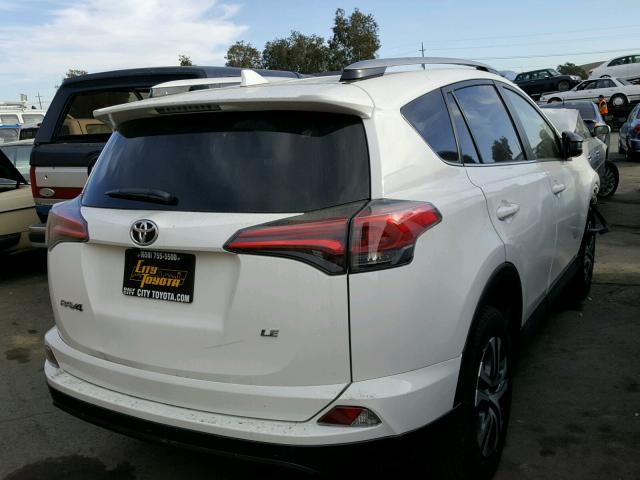 JTMZFREV1JJ723429 - 2018 TOYOTA RAV4 LE WHITE photo 4